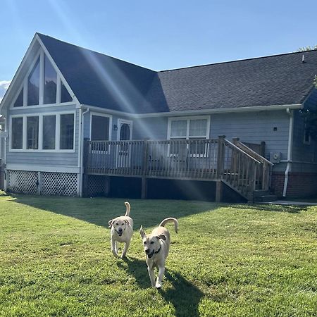 Bears Valley Inn - Great Location! - Peaceful, Children And Dog Friendly Retreat - Less Than 15 Min To All Attractions - Private Pool Club & Fishing Hole - Game Room With Tv 塞维尔维尔 外观 照片