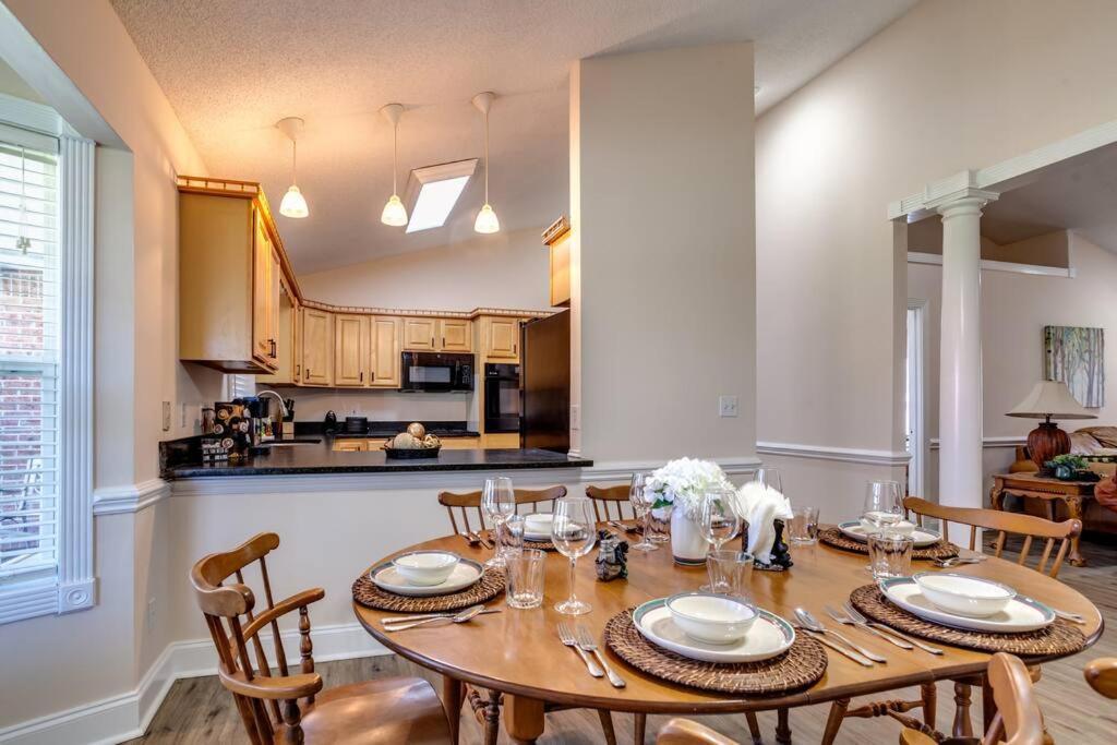Bears Valley Inn - Great Location! - Peaceful, Children And Dog Friendly Retreat - Less Than 15 Min To All Attractions - Private Pool Club & Fishing Hole - Game Room With Tv 塞维尔维尔 外观 照片