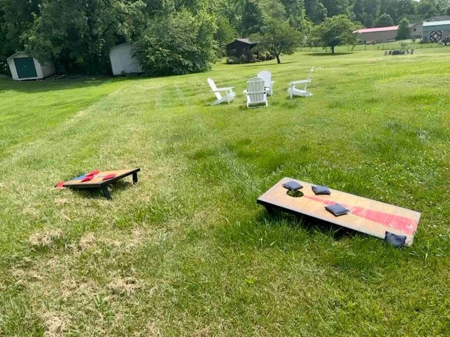Bears Valley Inn - Great Location! - Peaceful, Children And Dog Friendly Retreat - Less Than 15 Min To All Attractions - Private Pool Club & Fishing Hole - Game Room With Tv 塞维尔维尔 外观 照片