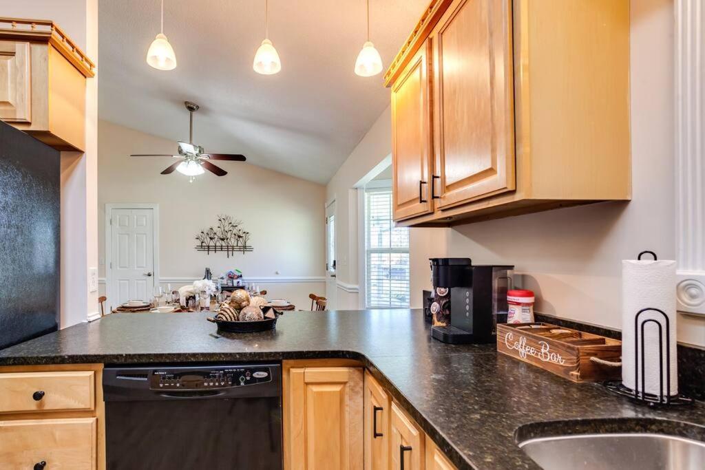 Bears Valley Inn - Great Location! - Peaceful, Children And Dog Friendly Retreat - Less Than 15 Min To All Attractions - Private Pool Club & Fishing Hole - Game Room With Tv 塞维尔维尔 外观 照片