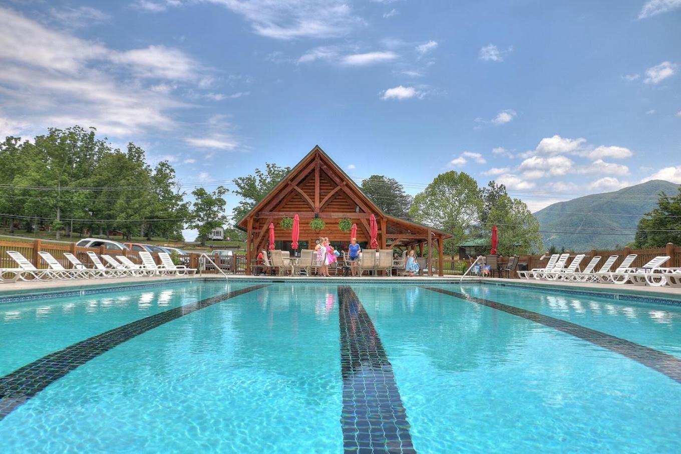 Bears Valley Inn - Great Location! - Peaceful, Children And Dog Friendly Retreat - Less Than 15 Min To All Attractions - Private Pool Club & Fishing Hole - Game Room With Tv 塞维尔维尔 外观 照片